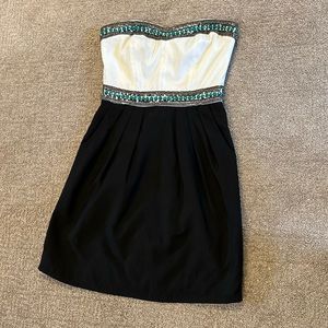 Beautiful strapless dress with turquoise bead detail. Size small. Worn twice